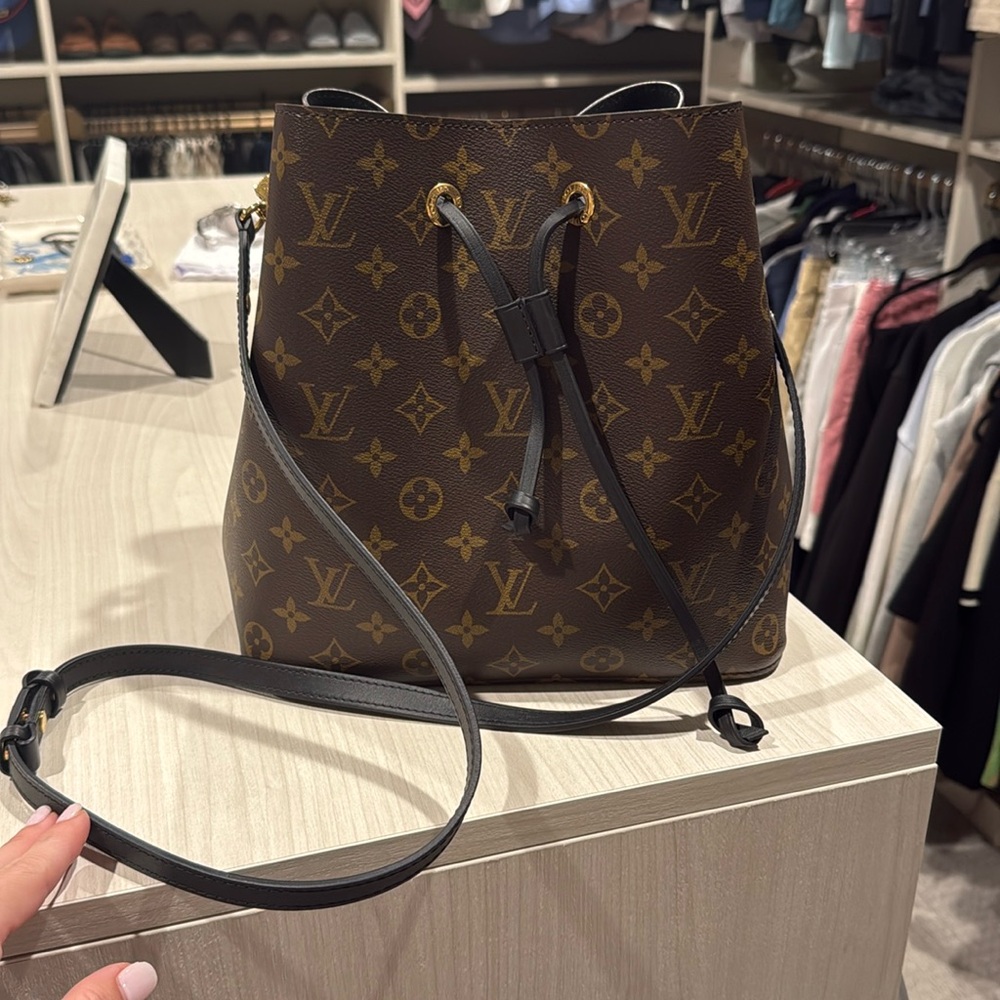 Louis Vuitton NeoNoe bucket bag
